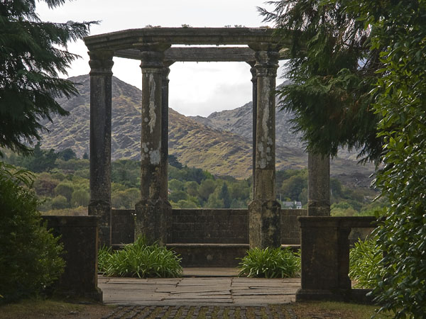 Temple,Ilnacullin,Oileán an Chuilinn,Oilean an Chuilinn,Garnish Island,Garinish Island,Glengarriff,Garden