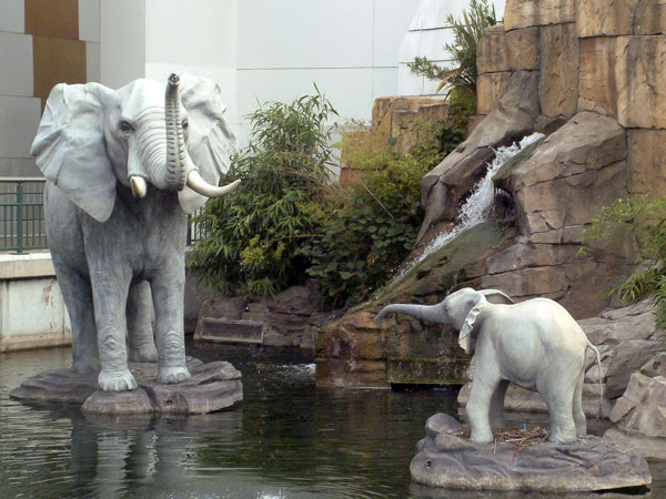 Disney Village,Elephants,Disneyland Paris