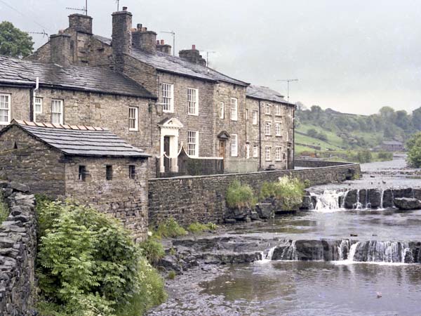 Gayle,Waterfalls,Houses